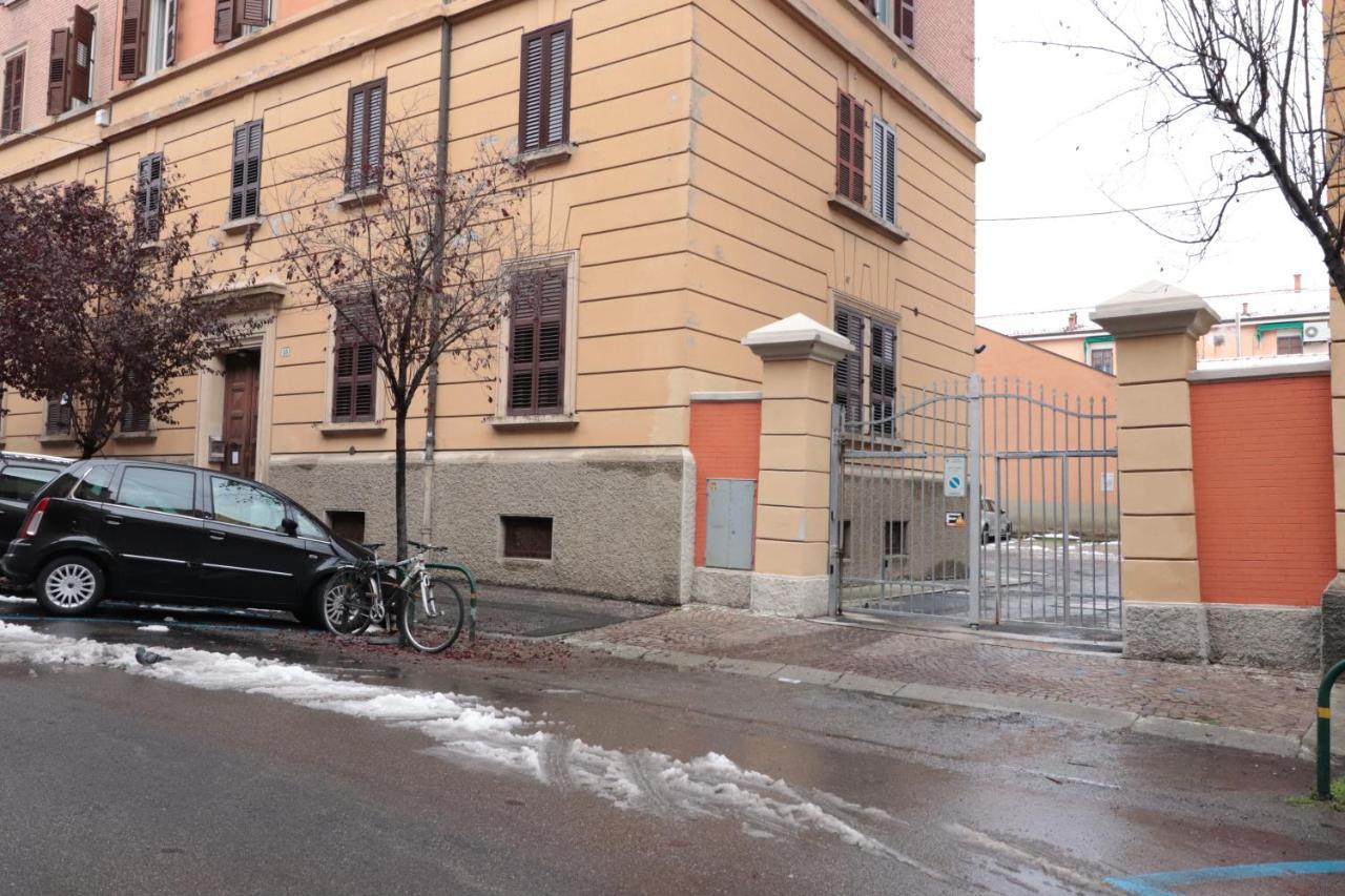 Moon Bologna Apartment Bagian luar foto